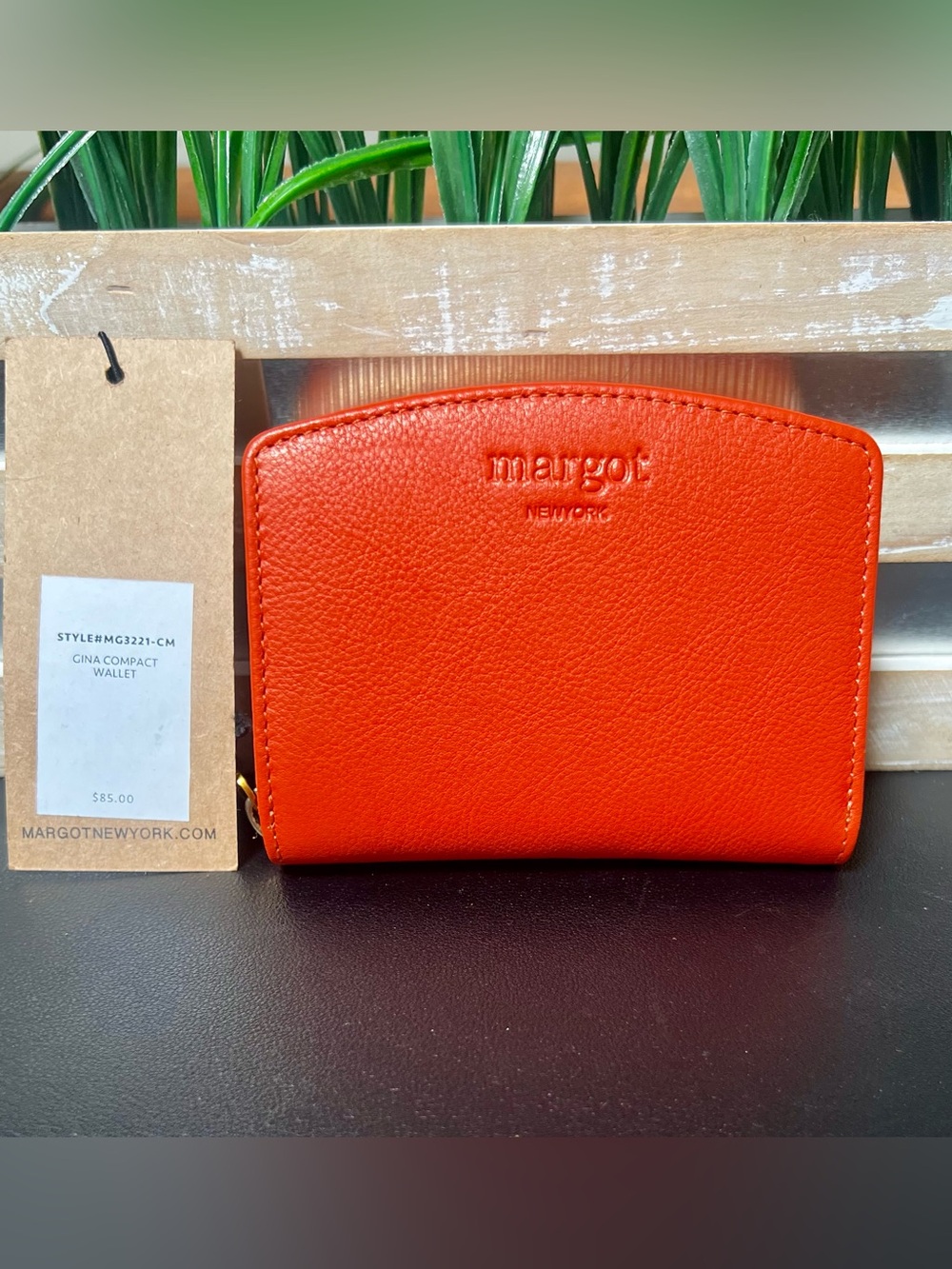 MARGOT NEW YORK Gina Compact Orange Leather Wallet